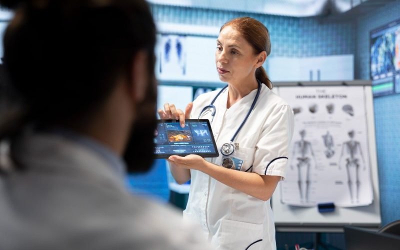doctor-neurologist-showing-mri-brain-scan-results-her-colleagues (1)